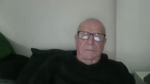 Snapshot of oggi95 chatting on 04.27.26 oggi95 online show from 04.27.26