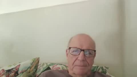 Snapshot of oggi95 chatting on 05.15.26 oggi95 online show from 05.15.26