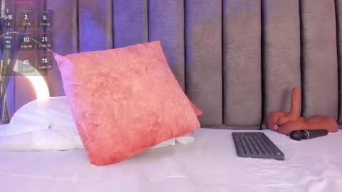 Holly online show from 02.11.25