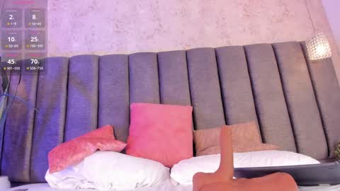 Holly online show from 02.12.25