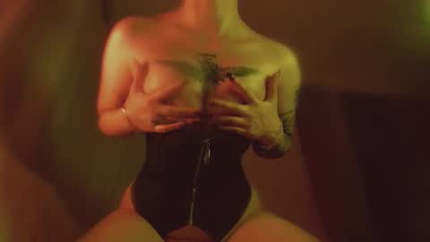 Snapshot of oh_lilith chatting on 10.12.25 your dear Lilith Chapman online show from 10.12.25