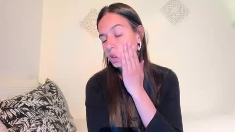 ohanna_ online show from 12.04.24