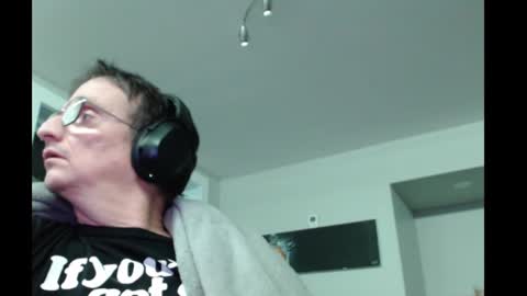 Snapshot of ohbitt chatting on 01.21.25 ohbitt online show from 01.21.25