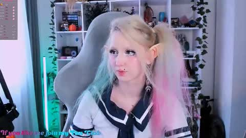 Snapshot of ohclementinee chatting on 11.10.25 Clementine Clem online show from 11.10.25