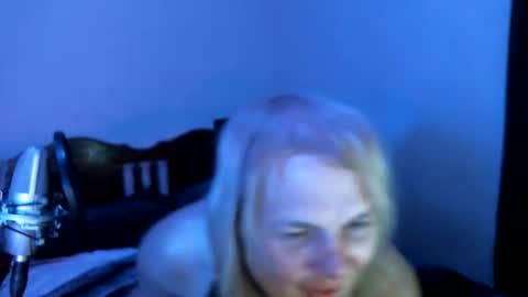Snapshot of ohellesbells chatting on 06.06.26 ohellesbells online show from 06.06.26