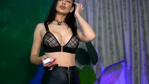 Snapshot of ohh_my_venus chatting on 10.16.25 Julia online show from 10.16.25