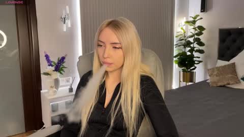 Snapshot of ohmyemma chatting on 01.17.26 Emma online show from 01.17.26