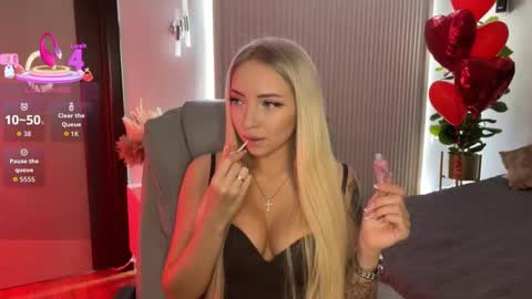 Snapshot of ohmyemma chatting on 02.19.26 Emma online show from 02.19.26