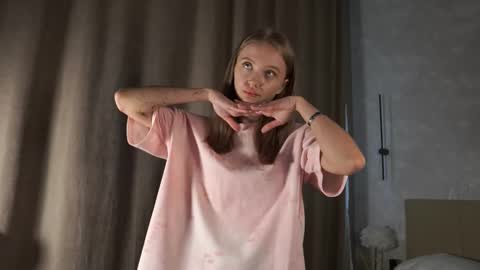 Hi Im Lisa 18 from Poland  Just getting started here and excited to meet new people online show from 09.23.25