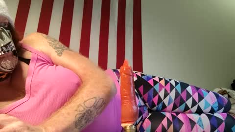 Snapshot of olewrench945706 chatting on 10.04.25 Laura online show from 10.04.25