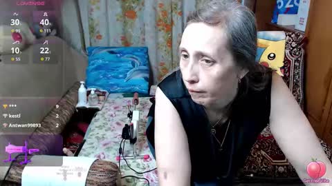 Snapshot of olguscha chatting on 10.22.25 Olguscha online show from 10.22.25