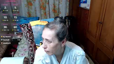 Snapshot of olguscha chatting on 10.25.25 Olguscha online show from 10.25.25