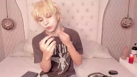 Snapshot of oliiverr22 chatting on 10.19.25 oliiverr22 online show from 10.19.25