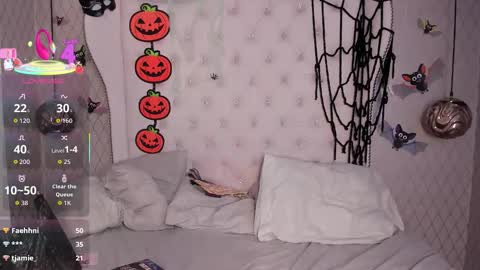 Snapshot of oliiverr22 chatting on 10.31.25 oliiverr22 online show from 10.31.25