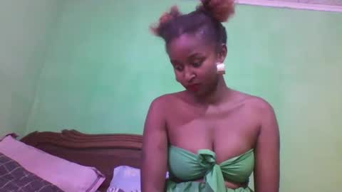 olinah610 online show from 10.28.25