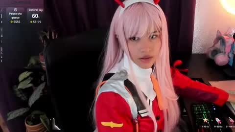 Snapshot of olitasdelmar chatting on 10.26.25 Mar online show from 10.26.25