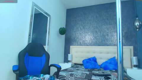 Snapshot of oliver__brown chatting on 11.17.25 Oliver online show from 11.17.25