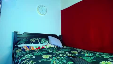 Snapshot of oliver_and_megan chatting on 09.22.25 Oliver and MeganIndependent online show from 09.22.25