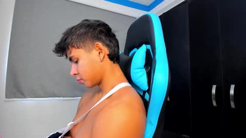 Snapshot of oliver_bray chatting on 10.08.25 Oliver bray online show from 10.08.25