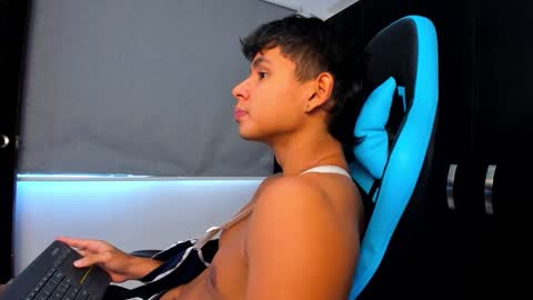 Snapshot of oliver_bray chatting on 10.14.25 Oliver bray online show from 10.14.25