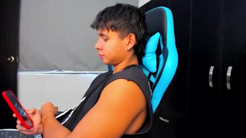 Snapshot of oliver_bray chatting on 10.15.25 Oliver bray online show from 10.15.25