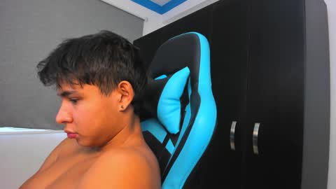 Snapshot of oliver_bray chatting on 10.20.25 Oliver bray online show from 10.20.25