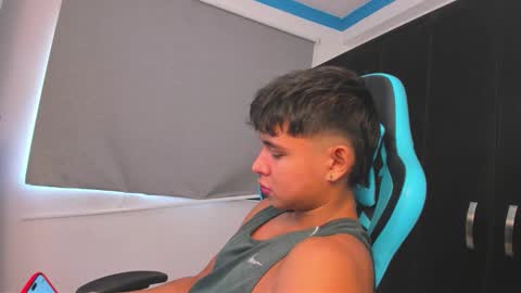 Snapshot of oliver_bray chatting on 10.24.25 Oliver bray online show from 10.24.25