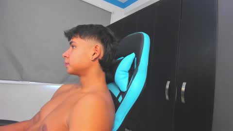 Snapshot of oliver_bray chatting on 10.27.25 Oliver bray online show from 10.27.25