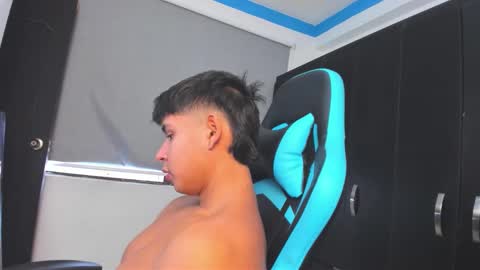 Snapshot of oliver_bray chatting on 10.29.25 Oliver bray online show from 10.29.25