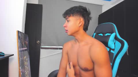 Snapshot of oliver_bray chatting on 11.03.25 Oliver bray online show from 11.03.25