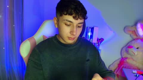 Snapshot of oliver_kyy chatting on 05.26.26 oliveeer online show from 05.26.26