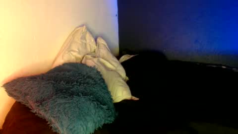 oliver_laid_2023 online show from 01.18.25