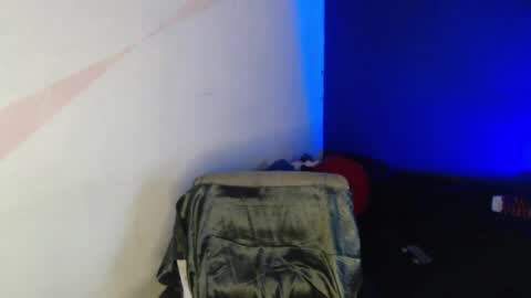 oliver_laid_2023 online show from 02.03.25