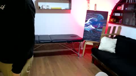 oliver_laid_2023 online show from 10.17.25