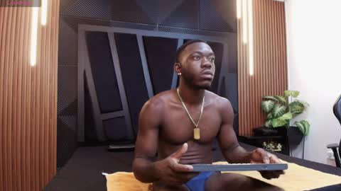 OLIVER LAURENT online show from 04.09.26