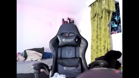 oliver_mrgn online show from 10.08.25