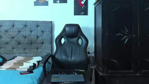 oliver_smith_2 online show from 04.23.26