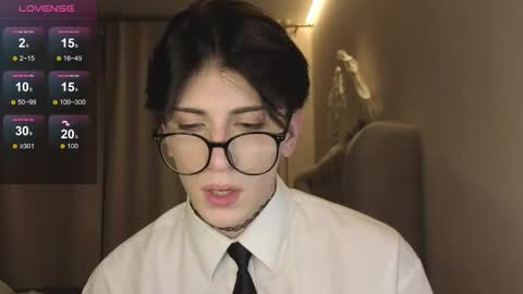 Snapshot of oliver_star_boy chatting on 01.17.26 oliver online show from 01.17.26