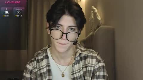 Snapshot of oliver_star_boy chatting on 01.18.26 oliver online show from 01.18.26