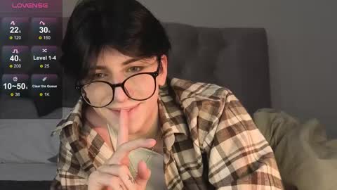 Snapshot of oliver_star_boy chatting on 02.08.26 oliver online show from 02.08.26