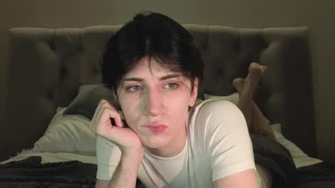 Snapshot of oliver_star_boy chatting on 02.11.26 oliver online show from 02.11.26