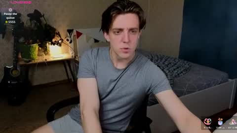 Snapshot of oliver_travis chatting on 08.04.26 Oliver Evans online show from 08.04.26