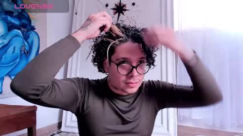 Snapshot of oliver_usher chatting on 01.26.25 Mr Blue Sky online show from 01.26.25