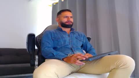 oliver online show from 11.18.25