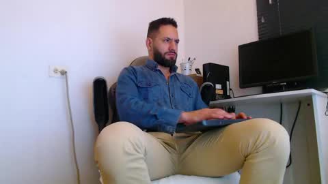 oliver online show from 04.14.26