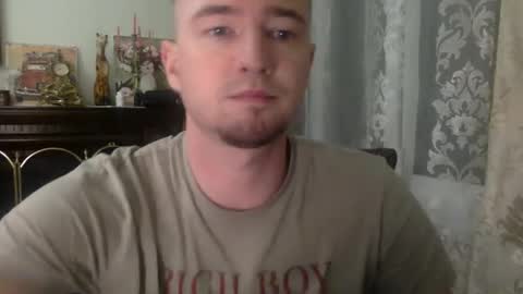Snapshot of oliverlucky chatting on 10.14.25 CryotoneX online show from 10.14.25