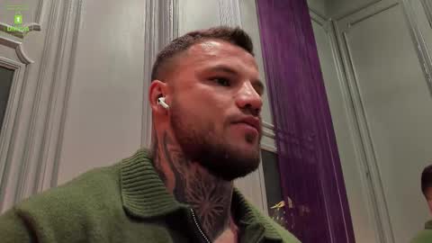 Snapshot of oliversport chatting on 09.28.25 OliverSport online show from 09.28.25