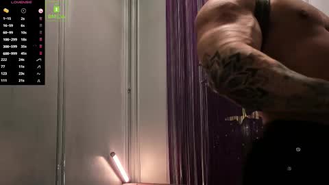 Snapshot of oliversport chatting on 10.24.25 OliverSport online show from 10.24.25