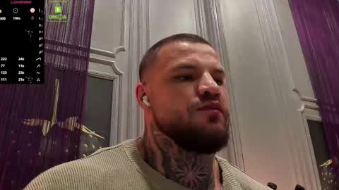 Snapshot of oliversport chatting on 10.25.25 OliverSport online show from 10.25.25