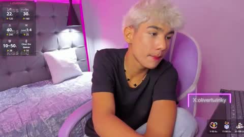 Snapshot of olivertwinky_ chatting on 09.10.25 Oliver online show from 09.10.25